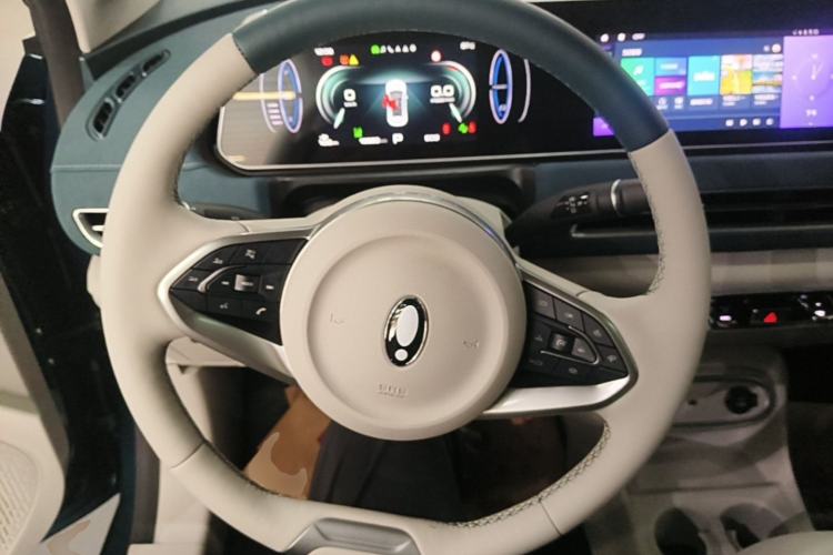 Used ORA Good Cat 2023 401 km Standard Range Premium Version Lithium Iron Phosphate Steering Wheel
