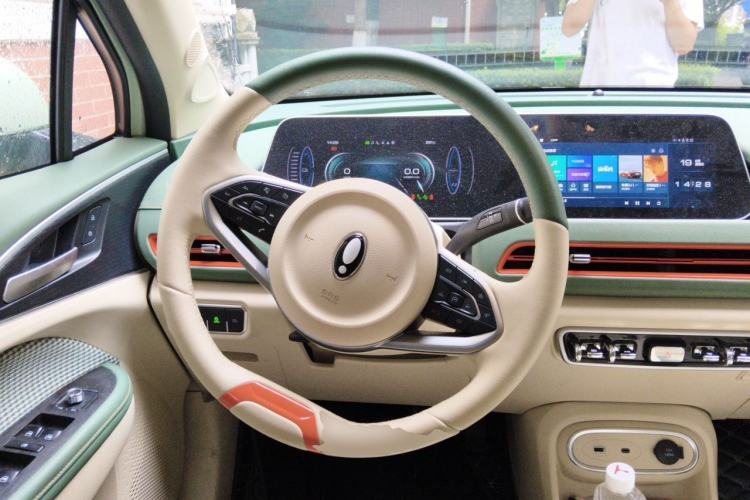 Used ORA Good Cat 2023 401 km Standard Range Luxury Version Lithium Iron Phosphate Steering Wheel
