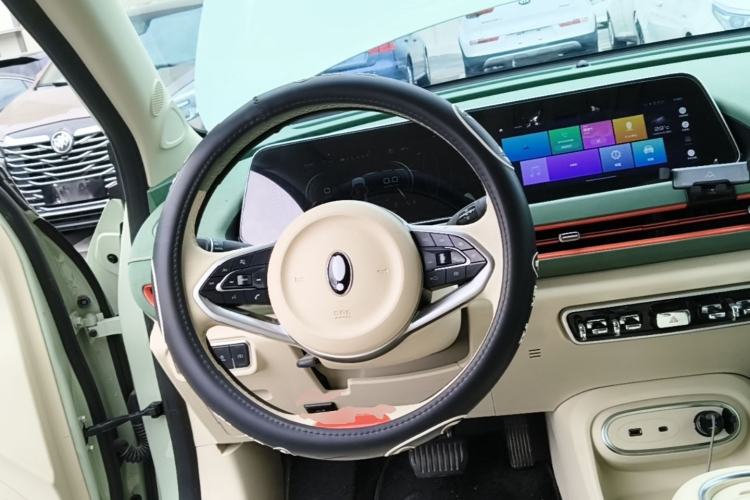 Used ORA Good Cat 2023 401 km Standard Range Luxury Version Lithium Iron Phosphate Steering Wheel