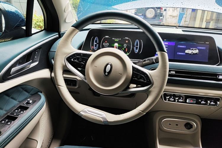 Used ORA Good Cat 2023 401 km Standard Range Luxury Version Lithium Iron Phosphate Steering Wheel