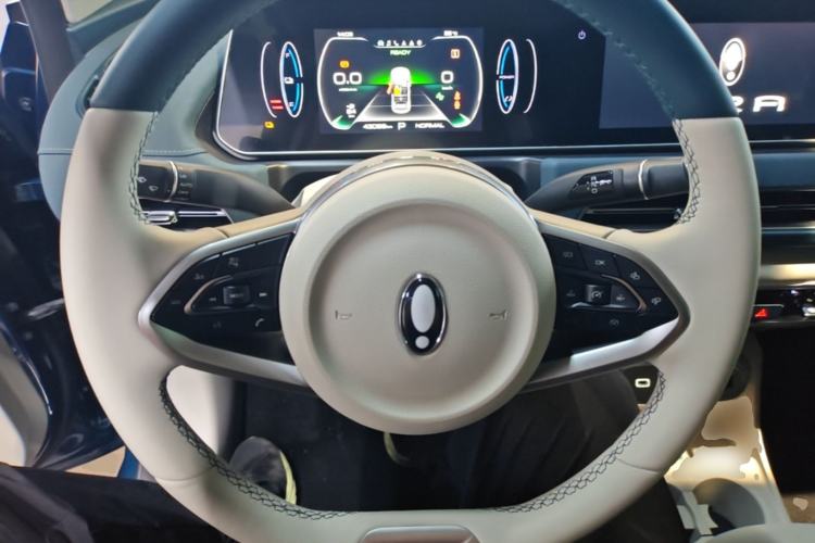 Used ORA Good Cat 2023 401 km Standard Range Luxury Version Lithium Iron Phosphate Steering Wheel