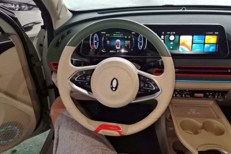 Used ORA Good Cat 2023 401 km Standard Range Luxury Version Lithium Iron Phosphate Steering Wheel