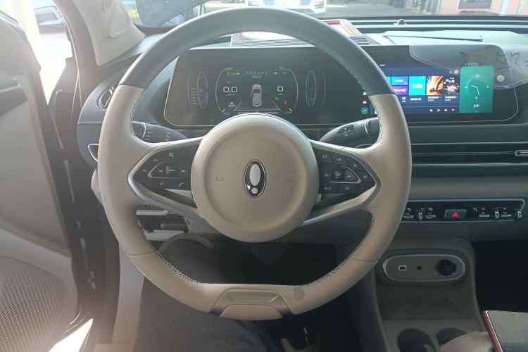 Used ORA Good Cat 2023 401 km Standard Range Luxury Version Lithium Iron Phosphate Steering Wheel