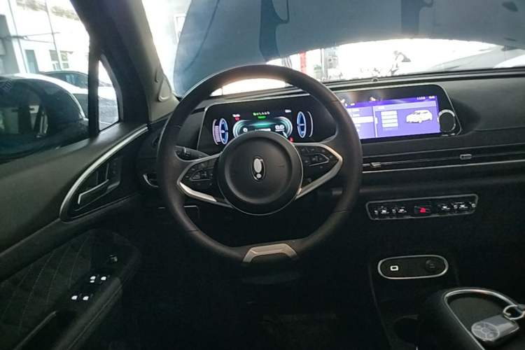 Used ORA Good Cat 2023 401 km Standard Range Comfort Version Lithium Iron Phosphate Steering Wheel