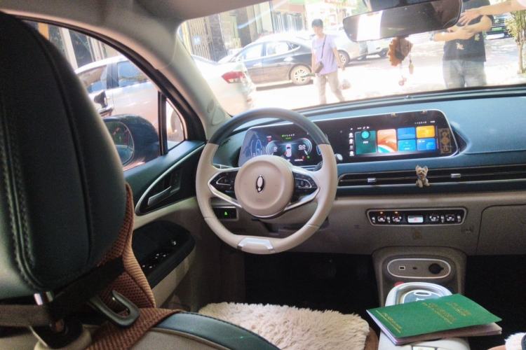 Used ORA Good Cat 2023 401 km Standard Range Luxury Version Lithium Iron Phosphate Steering Wheel