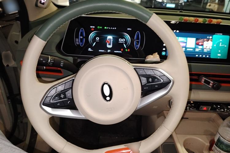Used ORA Good Cat 2023 401 km Standard Range Premium Version Lithium Iron Phosphate Steering Wheel