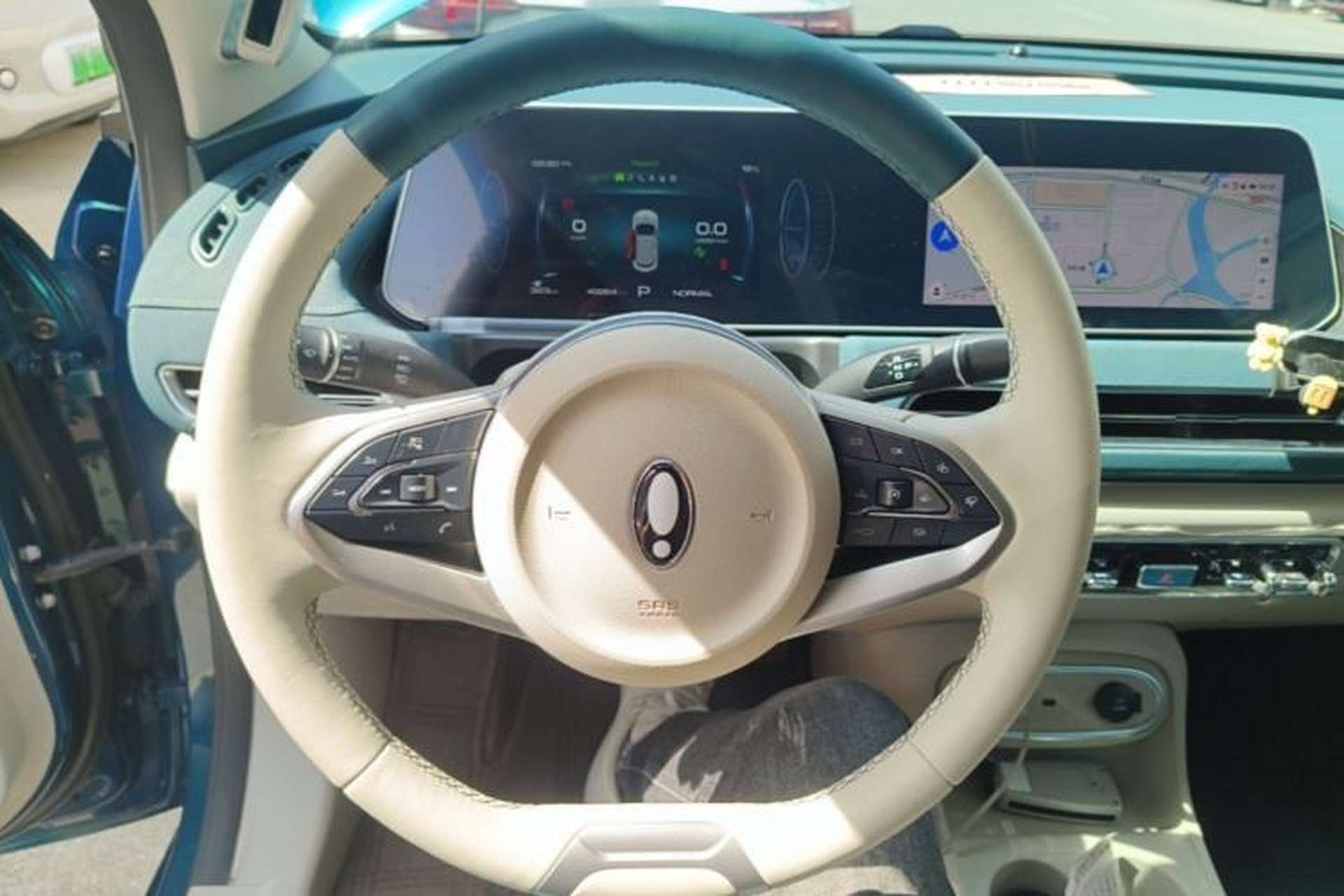 Used ORA Good Cat 2023 401 km Standard Range Prestige Version Lithium Iron Phosphate Steering Wheel