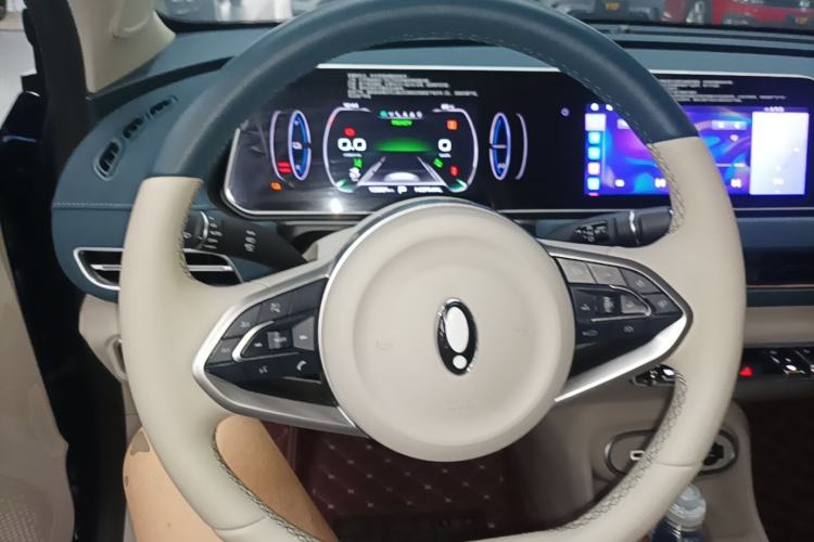 Used ORA Good Cat 2023 401 km Standard Range Luxury Version Lithium Iron Phosphate Steering Wheel