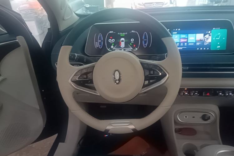 Used ORA Good Cat 2023 401 km Standard Range Comfort Version Lithium Iron Phosphate Steering Wheel