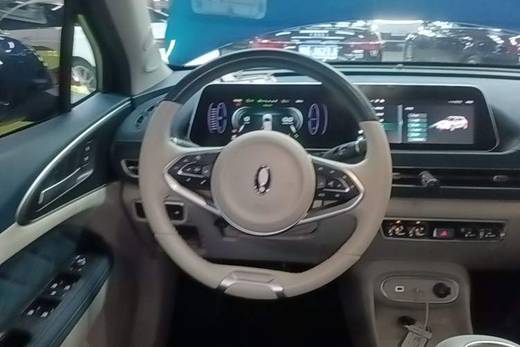 Used ORA Good Cat 2023 401 km Standard Range Luxury Version Lithium Iron Phosphate Steering Wheel