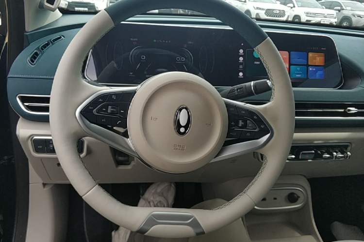 Used ORA Good Cat 2023 401 km Standard Range Prestige Version Lithium Iron Phosphate Steering Wheel