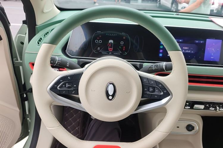 Used ORA Good Cat 2023 401 km Standard Range Luxury Version Lithium Iron Phosphate Steering Wheel