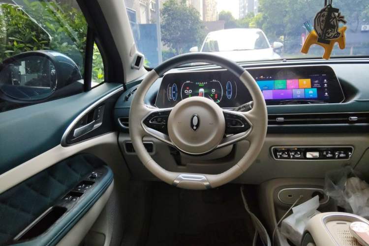 Used ORA Good Cat 2023 401 km Standard Range Luxury Version Lithium Iron Phosphate Steering Wheel