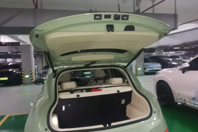 Used ORA Good Cat 2023 401 km Standard Range Premium Version Lithium Iron Phosphate Trunk