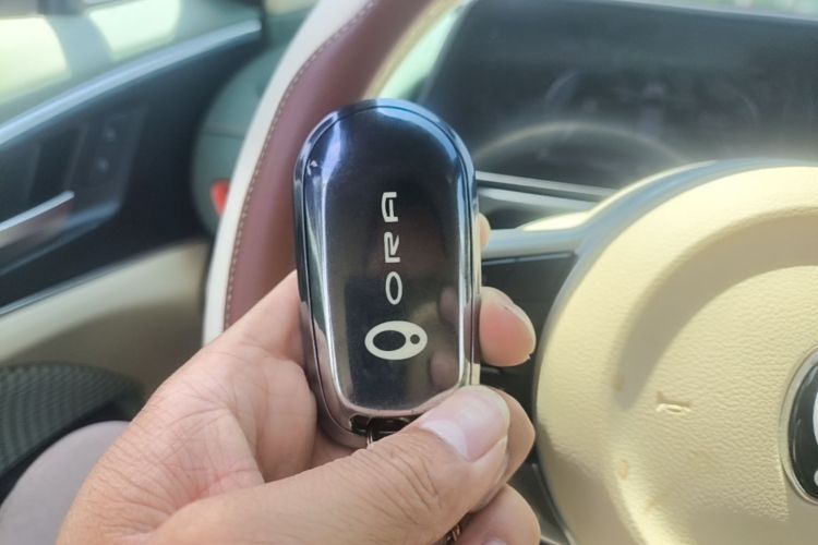 Used ORA Good Cat 2023 401 km Standard Range Premium Version Lithium Iron Phosphate Vehicle Key