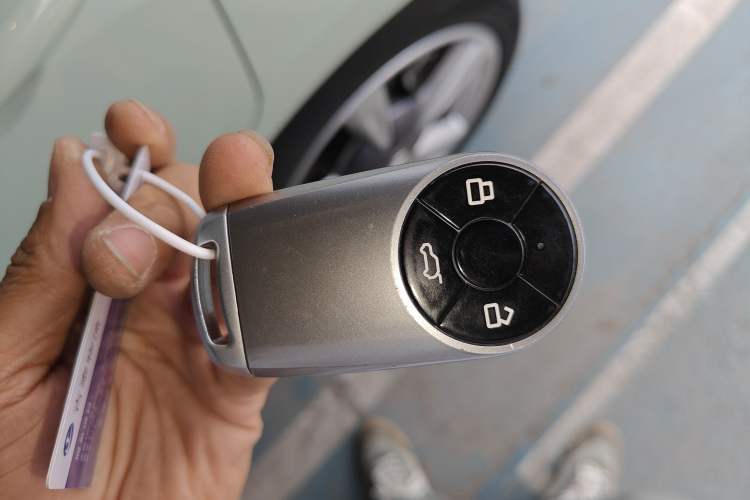 Used ORA Good Cat 2023 401 km Standard Range Luxury Version Ternary Lithium Vehicle Key