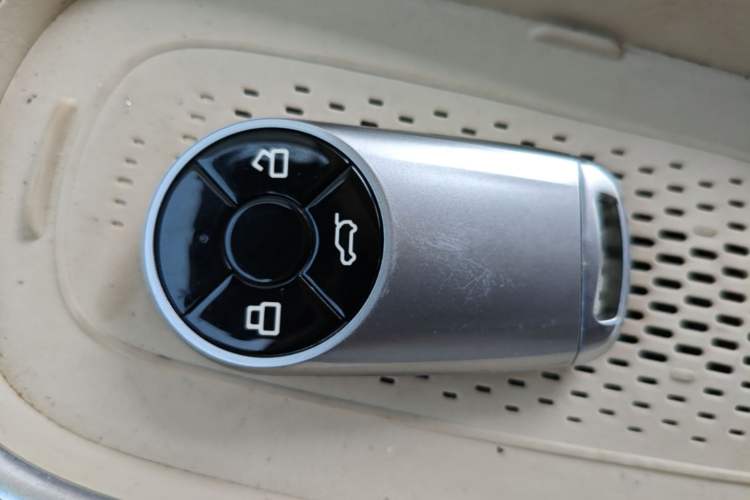 Used ORA Good Cat 2023 401 km Standard Range Premium Trim Ternary Lithium Vehicle Key