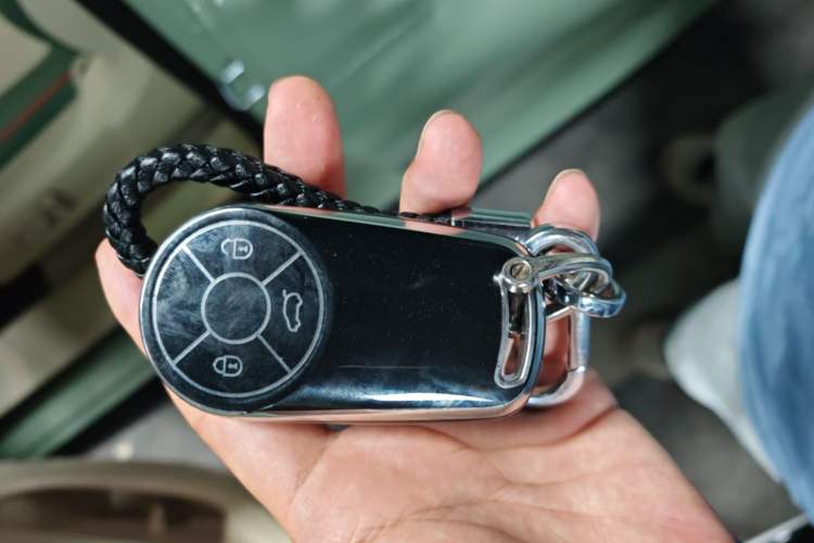 Used ORA Good Cat 2023 401 km Standard Range Premium Version Lithium Iron Phosphate Vehicle Key