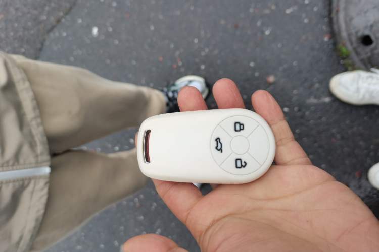 Used ORA Good Cat 2023 401 km Standard Range Premium Version Lithium Iron Phosphate Vehicle Key