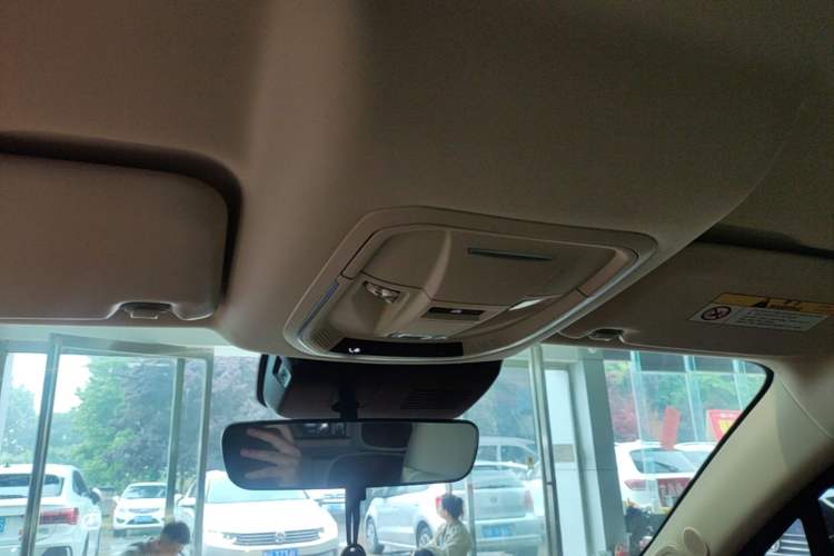 Used ORA Good Cat 2023 401 km Standard Range Luxury Version Lithium Iron Phosphate Headliner