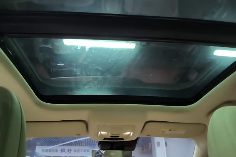 Used ORA Good Cat 2023 401 km Standard Range Prestige Version Lithium Iron Phosphate Headliner