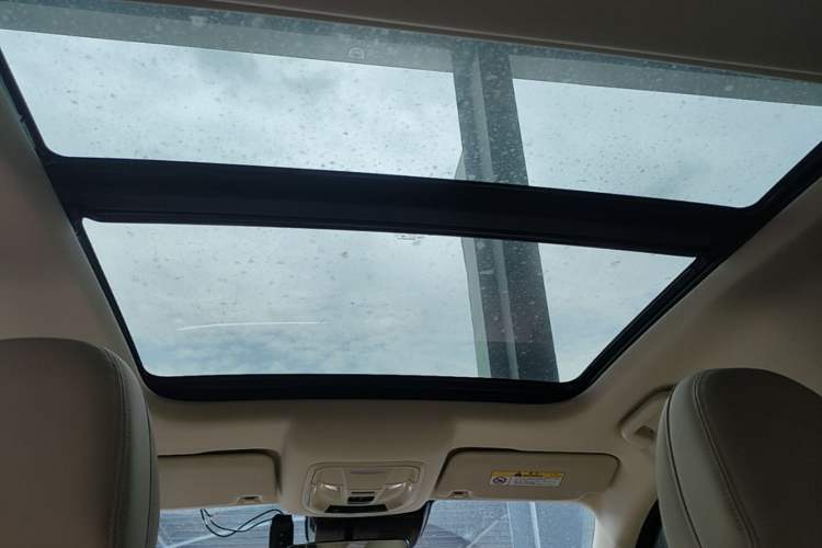 Used ORA Good Cat 2023 401 km Standard Range Premium Version Lithium Iron Phosphate Headliner