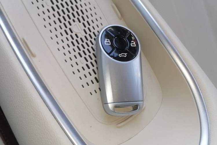 Used ORA Good Cat 2023 401 km Standard Range Prestige Version Lithium Iron Phosphate Interior 1