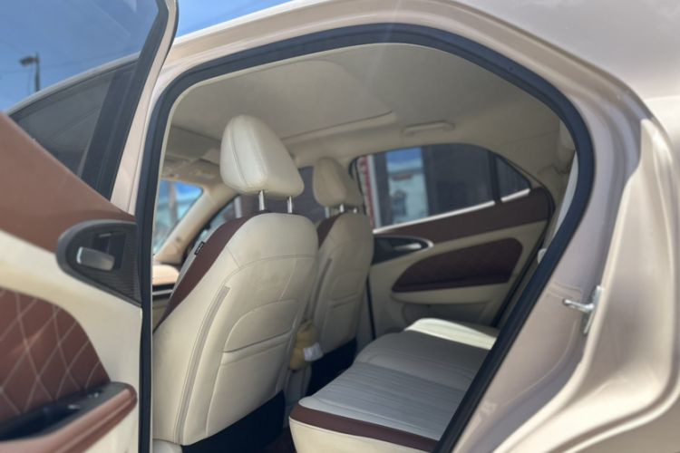 Used ORA Good Cat 2023 401 km Standard Range Prestige Version Lithium Iron Phosphate Interior 2