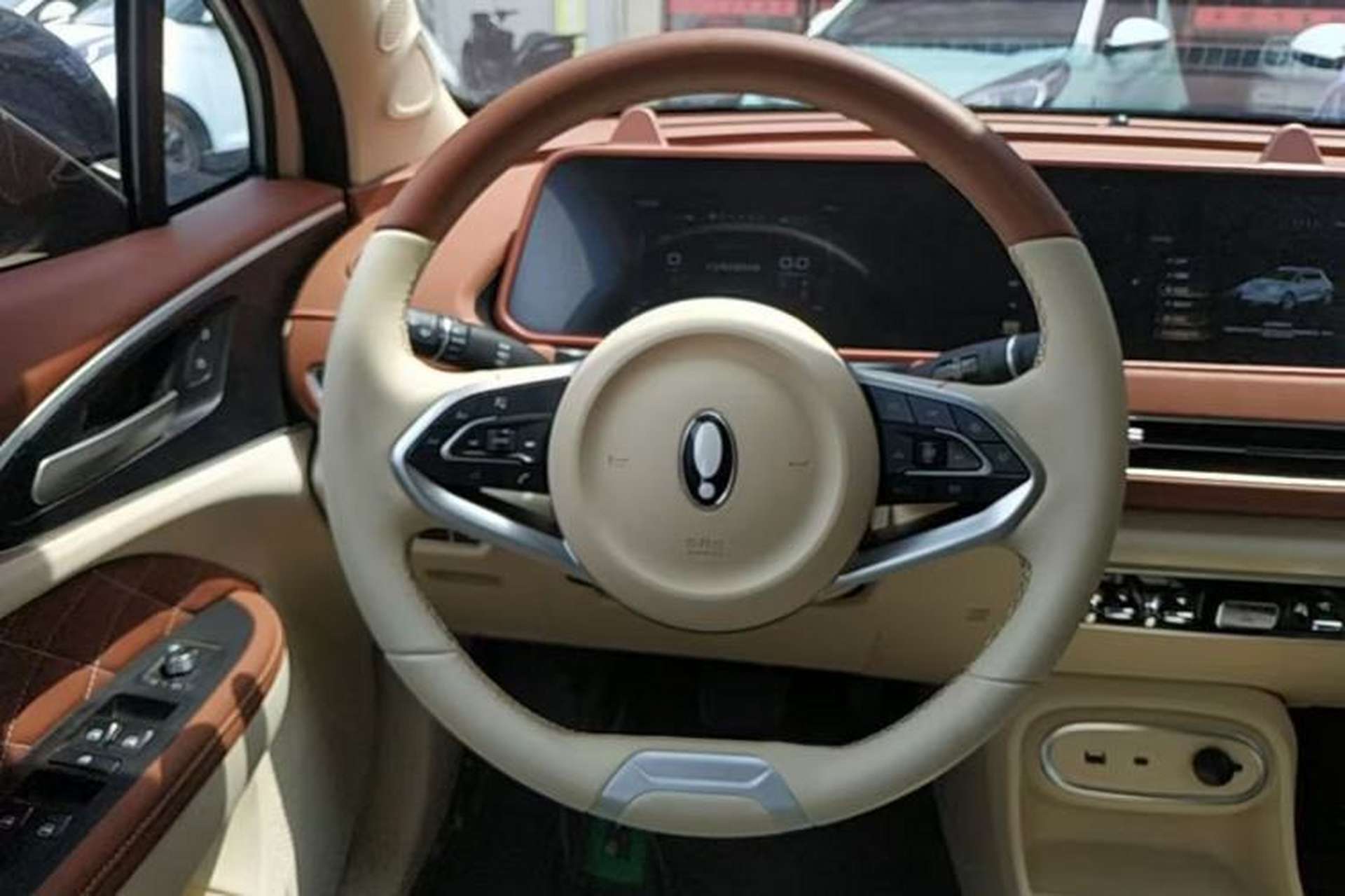 Used ORA Good Cat 2023 401 km Standard Range Luxury Version Lithium Iron Phosphate Interior 5