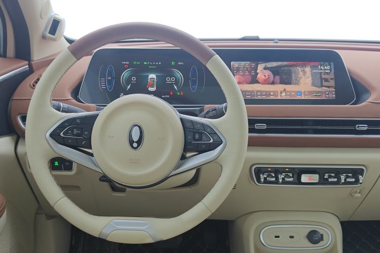 Used ORA Good Cat 2023 401 km Standard Range Premium Version Lithium Iron Phosphate Interior 6