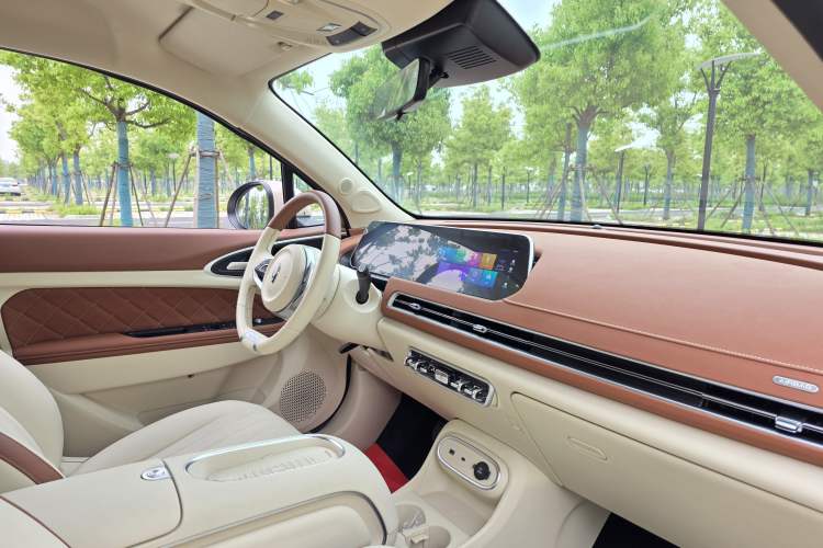 Used ORA Good Cat 2023 401 km Standard Range Luxury Version Lithium Iron Phosphate Interior 8