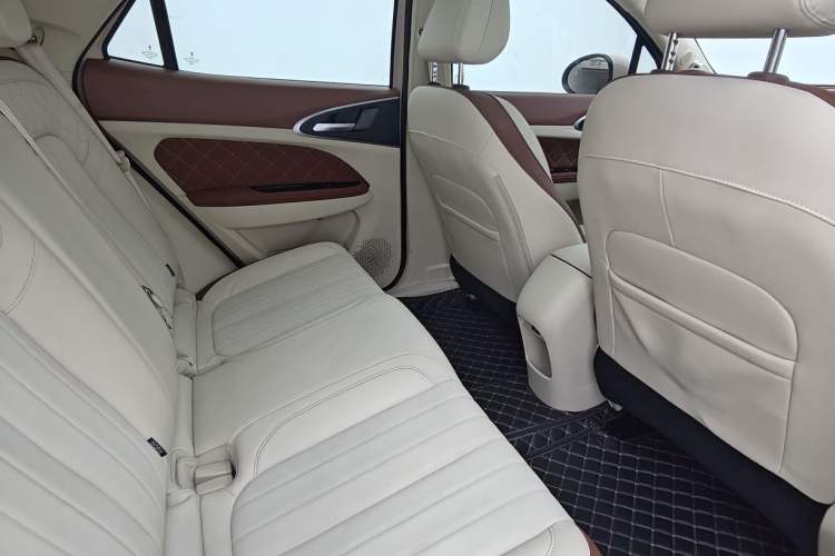 Used ORA Good Cat 2023 401 km Standard Range Premium Version Lithium Iron Phosphate Interior 8