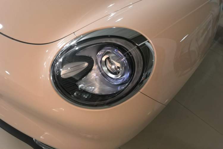 Used ORA Good Cat 2023 401 km Standard Range Luxury Version Lithium Iron Phosphate Left Front Headlight