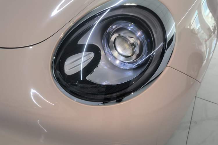 Used ORA Good Cat 2023 401 km Standard Range Luxury Version Lithium Iron Phosphate Left Front Headlight