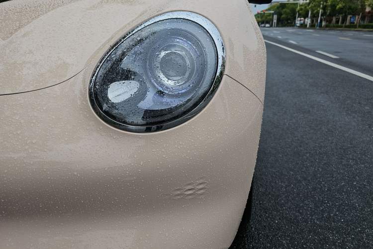Used ORA Good Cat 2023 401 km Standard Range Premium Version Lithium Iron Phosphate Left Front Headlight