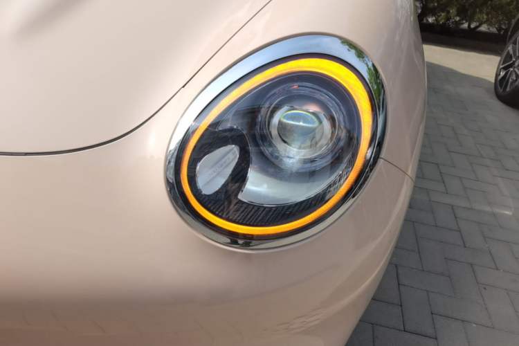 Used ORA Good Cat 2023 401 km Standard Range Comfort Version Lithium Iron Phosphate Left Front Headlight