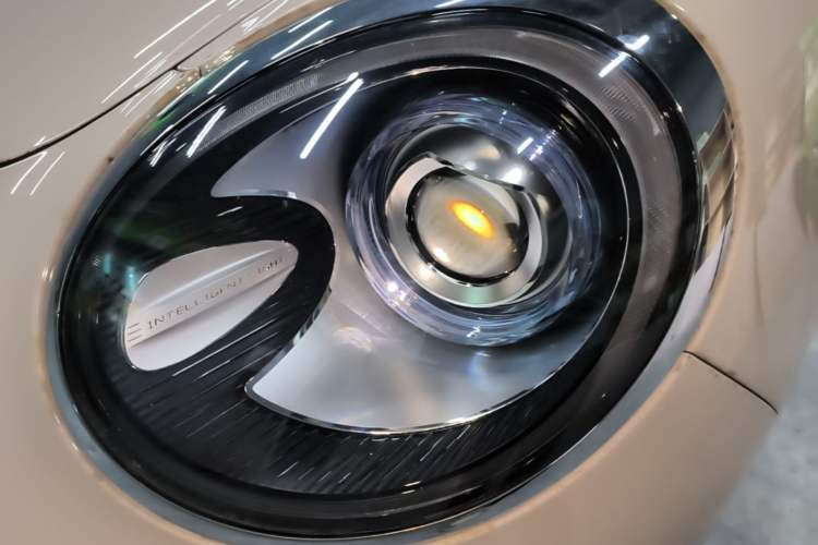 Used ORA Good Cat 2023 401 km Standard Range Prestige Version Lithium Iron Phosphate Left Front Headlight