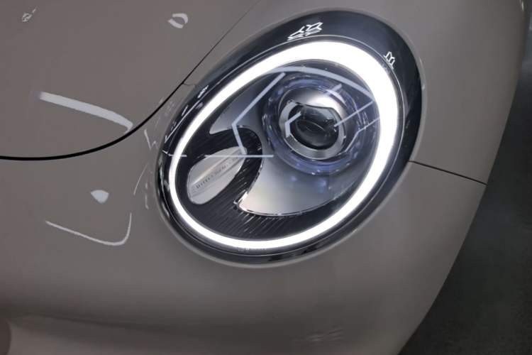 Used ORA Good Cat 2023 401 km Standard Range Premium Version Lithium Iron Phosphate Left Front Headlight