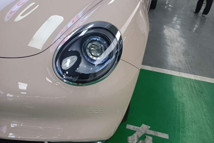 Used ORA Good Cat 2023 401 km Standard Range Premium Version Lithium Iron Phosphate Left Front Headlight
