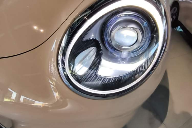 Used ORA Good Cat 2023 401 km Standard Range Premium Version Lithium Iron Phosphate Left Front Headlight