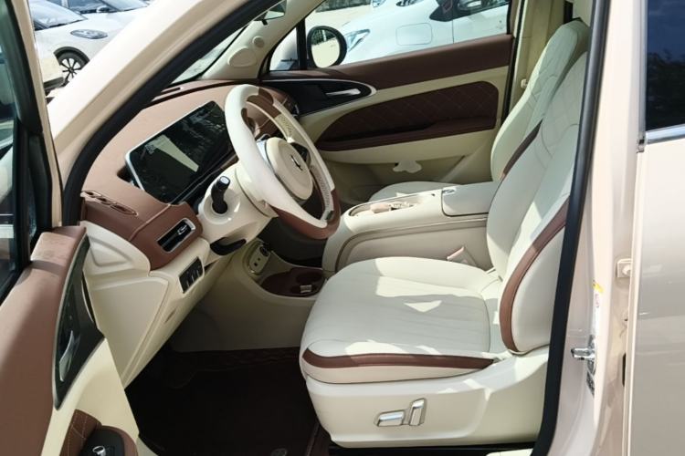 Used ORA Good Cat 2023 401 km Standard Range Luxury Version Lithium Iron Phosphate Left Front Seat