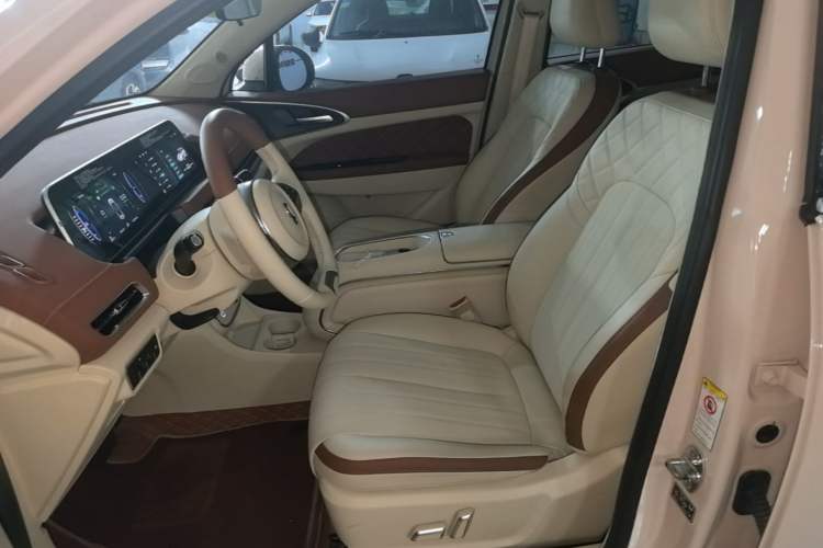 Used ORA Good Cat 2023 401 km Standard Range Luxury Version Lithium Iron Phosphate Left Front Seat