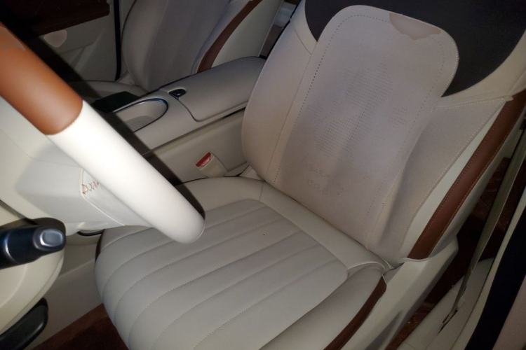 Used ORA Good Cat 2023 401 km Standard Range Luxury Version Lithium Iron Phosphate Left Front Seat