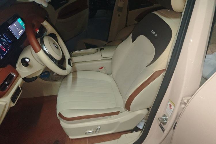 Used ORA Good Cat 2023 401 km Standard Range Luxury Version Lithium Iron Phosphate Left Front Seat