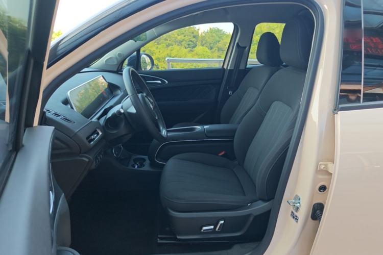 Used ORA Good Cat 2023 401 km Standard Range Comfort Version Lithium Iron Phosphate Left Front Seat