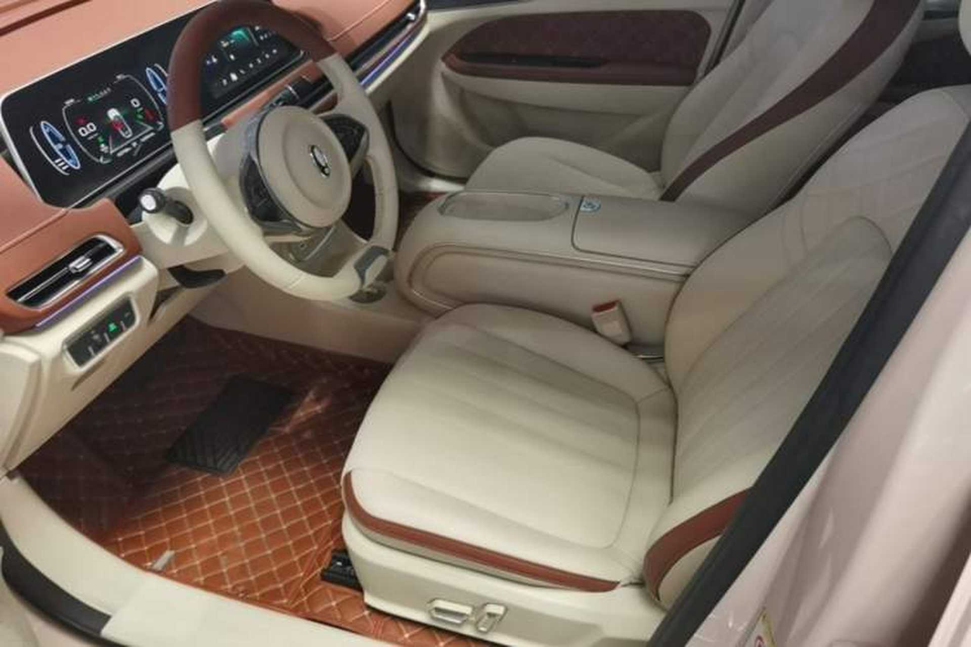 Used ORA Good Cat 2023 401 km Standard Range Luxury Version Lithium Iron Phosphate Left Front Seat