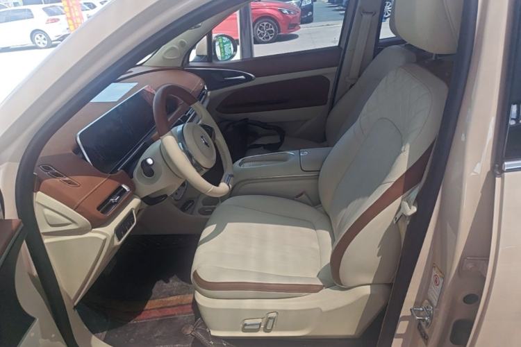 Used ORA Good Cat 2023 401 km Standard Range Comfort Version Lithium Iron Phosphate Left Front Seat