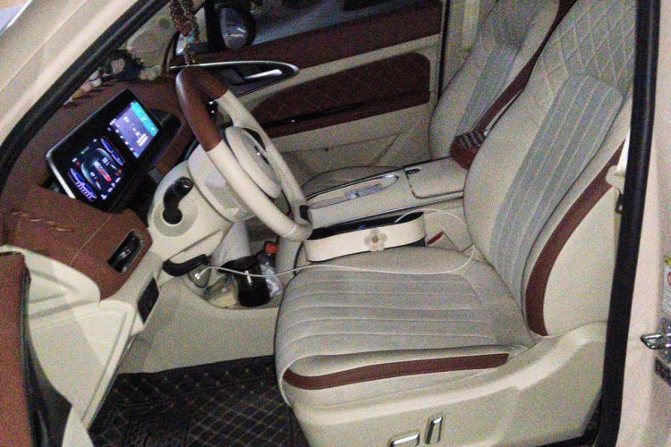 Used ORA Good Cat 2023 401 km Standard Range Luxury Version Lithium Iron Phosphate Left Front Seat