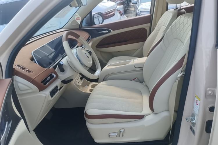 Used ORA Good Cat 2023 401 km Standard Range Premium Version Lithium Iron Phosphate Left Front Seat
