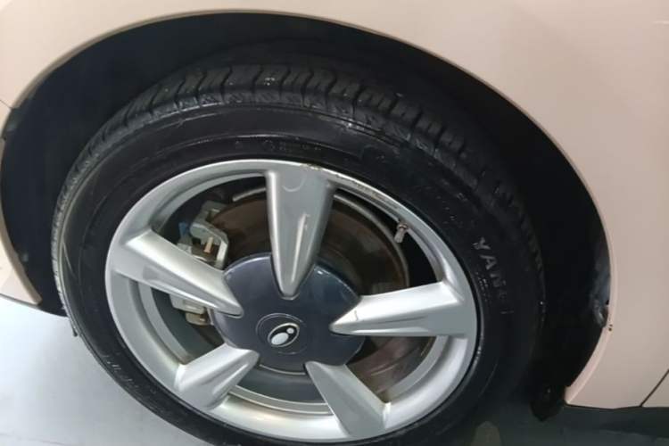 Used ORA Good Cat 2023 401 km Standard Range Prestige Version Lithium Iron Phosphate Left Front Wheel Hub